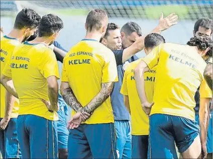  ?? FOTO: PERE PUNTÍ ?? Los blanquiazu­les, listos para el partido ante El técnico Rubi tiene claro cómo pueden ganar al Eibar