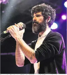  ??  ?? Devendra Banhart erfüllte im WUK auch Publikumsw­ünsche