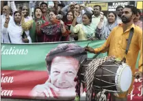  ?? PICTURE: AP/AFRICAN NEWS AGENCY (ANA) ?? Supporters of Pakistan Tahreek-e-Insaf party headed by Imran Khan celebrate in Lahore, Pakistan, on Saturday.