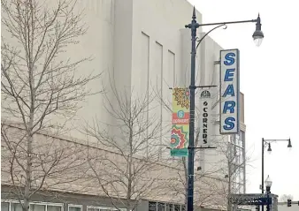  ?? HEATHER CHERONE/ PHOTOS FOR THE SUN- TIMES ?? Sears will close its Six Corners location — the last Sears in Chicago — in July.