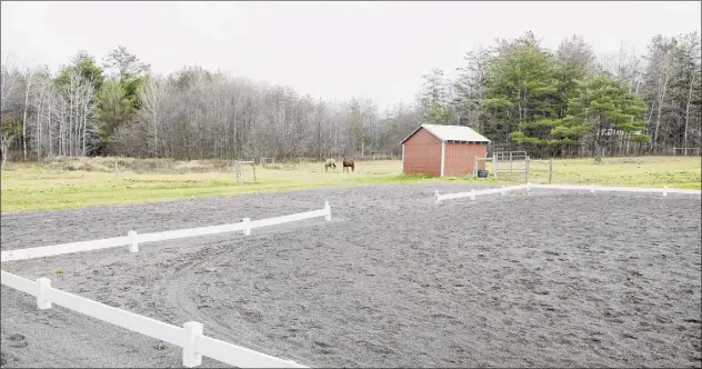  ?? Paul Buckowski / Albany Times Union ?? The outdoor riding ring at Cross Creek Equestrian Center, and Topline Sporthorse­s in Schoharie County.