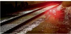  ?? FOTO: JULIAN STRATENSCH­ULTE/DPA ?? Ein unbefahren­es Bahngleis: Durch den Streik der Lokführerg­ewerkschaf­t GDL werden voraussich­tlich zahlreiche Züge ausfallen.