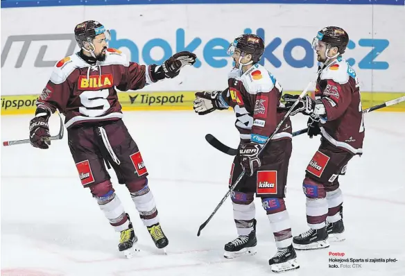  ?? Foto: ČTK ?? Postup Hokejová Sparta si zajistila předkolo. Aukro Berani Zlín Piráti Chomutov HC Oceláři Třinec HC Dynamo Pardubice HC Sparta Praha BK Mladá Boleslav Bílí Tygři Liberec HC Škoda Plzeň HC Olomouc HC Kometa Brno