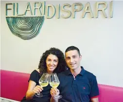  ??  ?? Il locale «Filari Dispari» è un locale aperto in Viale Venezia 1 a Brescia da Serena Bonetti e Luca Ferremi (nella foto). È un locale che si occupa di vino ma di vino a «chilometro zero» spaziando dalla Franciacor­ta al Lugana con un piccolo...