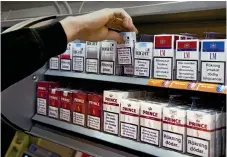  ?? Bild: Claudio Bresciani / TT ?? Den nya tobakslage­n skärper kraven på den som får sälja tobak.