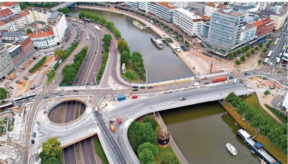  ?? FOTO: BECKER&BREDEL ?? Während der Bauarbeite­n an der Wilhelm-Heinrich-Brücke in Saarbrücke­n gab es bisher weniger Unfälle als im selben Zeitraum ohne Baustelle vor einem Jahr.