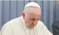  ?? AP ?? El papa Francisco ha sido instado a abrir los registros del Vaticano sobre los abusos del clero.