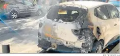  ?? PP DE SEVILLA ?? Uno de los coches quemados en Nervión.
