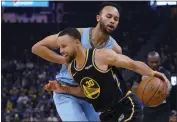  ?? JEFF CHIU — THE ASSOCIATED PRESS ?? Golden State Warriors guard Stephen Curry (30) drives to the basket against Memphis Grizzlies forward Kyle Anderson during the first half of Game 3of a Western Conference playoff semifinal in San Francisco on Saturday.