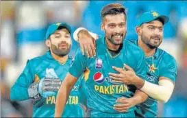  ?? AFP ?? Mohammad Amir (centre) was Pakistan’s best bowler on Wednesday, taking 3/27.