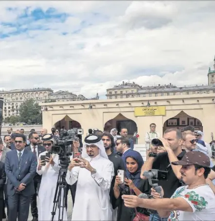  ??  ?? ás cosas de la cultura qatarí, al tiempo que un Mundial dé el testigo a otro.