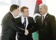  ?? Ansa ?? Grandeur Macron con Serraj e Haftar a Parigi nel luglio 2017