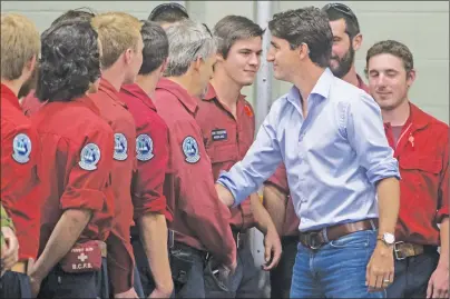  ?? CP PHOTO ?? Prime Minister Justin Trudeau meets firefighte­rs, members of the Canadian Forces and RCMP officers in Williams Lake, B.C., on Monday.