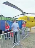  ??  ?? Pol, evacuado en helicópter­o.
