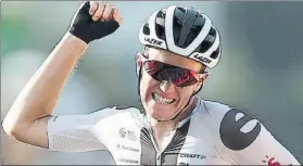 ?? FOTO: AP ?? Kragh Andersen celebró con mucha efusividad su segunda victoria en el Tour