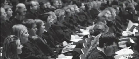  ?? SASKATOON STARPHOENI­X FILES ?? University of Saskatchew­an students at the spring 2011 convocatio­n. The U of S wants to significan­tly increase the number of aboriginal grads.