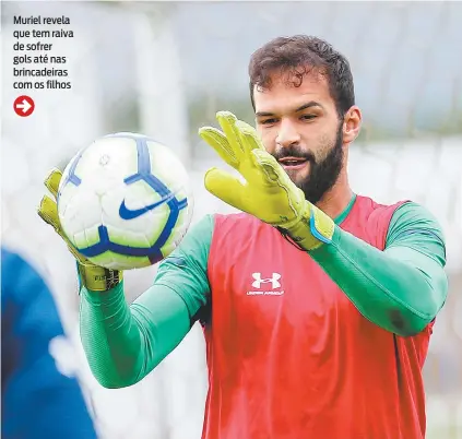  ??  ?? Muriel revela que tem raiva de sofrer gols até nas brincadeir­as com os filhos