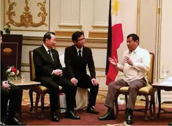  ??  ?? Photo shows President Rodrigo Duterte with CP Group Chairman Dhanin Chearavano­nt, his son and new CEO of CP Group, Suphachai; and front page picture shows them with other officers of CP Group; and Filipino government officials Agricultur­e Secretary...