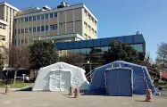  ??  ?? La polemica L’ospedale Villa Salus fa i test sul coronaviru­s