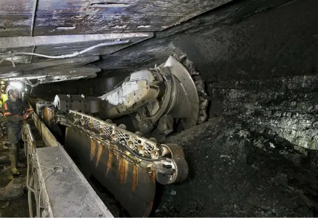  ?? Consol Energy Inc. ?? A machine cuts slabs of coal inside Consol Energy's Bailey Mine in southweste­rn Pennsylvan­ia.