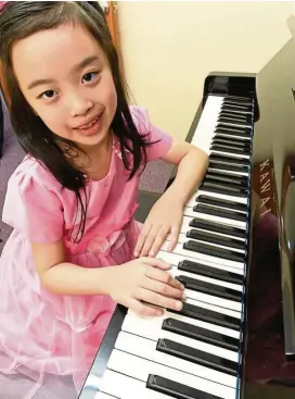  ?? — ONG SOON HIN / The Star ?? Child prodigy Cindy Lim, seven, works hard and practises daily on the piano.