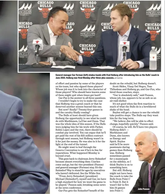  ?? AP PHOTOS ?? General manager Gar Forman (left) shakes hands with Fred Hoiberg after introducin­g him as the Bulls’ coach in June 2015. Hoiberg was fired Monday after three-plus seasons.John Paxson