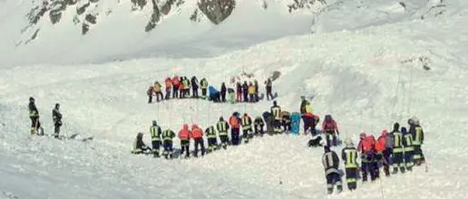  ??  ?? Il dramma Sabato scorso in Val Senales una valanga ha ucciso una tedesca di 25 anni, la figlia di 7 e un’altra bambina coetanea e connaziona­le