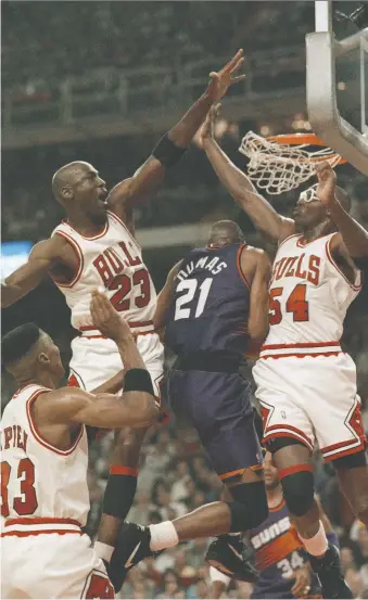  ?? MARK ELIAS/AP FILE ?? Horace Grant, right, says if there was one thing the ESPN documentar­y The Last Dance “proved,” it was that former Bulls teammate Michael Jordan, second from left, had a tendency to hold “a grudge.”