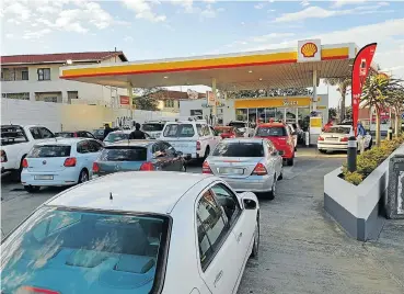  ?? Picture: Mark Andrews ?? Motorists queue to fill up ahead of a fuel price increase. They are tipped to pay at least 56c more by the month-end.