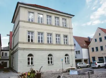  ?? Foto: Thomas Unflath ?? Ein markantes Gebäude in der Monheimer Altstadt: das Haus des Gastes. Dieses steht derzeit leer. Deshalb macht sich die Stadt Gedanken darüber, wie es künftig genutzt werden könnte.