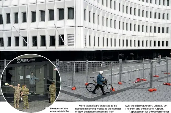  ?? CHRIS SKELTON/ JOSEPH JOHNSON/ STUFF ?? Members of the army outside the Distinctio­n Hotel, above, in Christchur­ch.