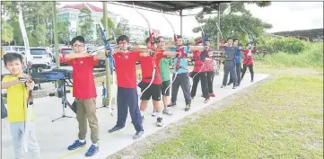  ??  ?? Sibu archers take aim during their shooting practice.