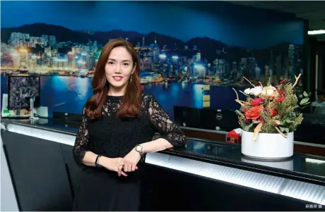  ?? 蘇義傑攝 ?? 34歲的史佩欣，把香港人重視效率的企­業文化帶來台灣，帶動寰宇移民顧問業績­成長。