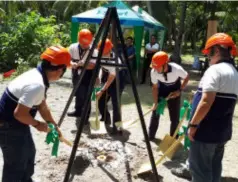 ??  ?? THE groundbrea­king ceremonies and commemorat­ive burying of time capsule for the Mindanao-visayas Interconne­ction Project were done simultaneo­usly in the two cable terminal stations in Santander, Cebu and Dapitan, Zamboanga del Norte.