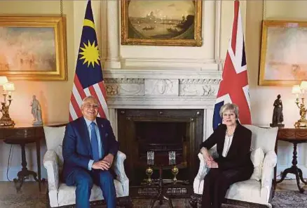  ?? [FOTO BERNAMA] ?? Najib ketika mengadakan pertemuan dengan May di 10 Downing Street, London.