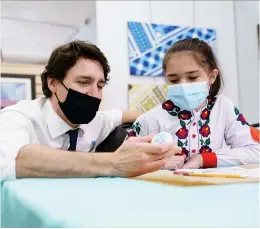  ?? (JUSTIN TRUDEAU/FACEBOOK) ?? Kids from Ukraine and kids from Afghanista­n painting eggs together in Edmonton joined by Trudeau