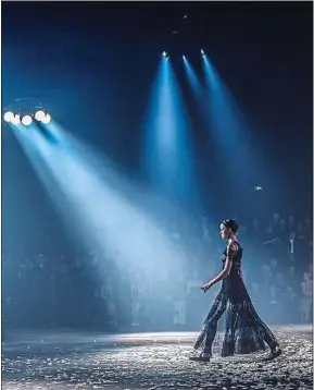  ??  ?? Le défilé de Christian Dior a ouvert les festivités, lundi à Paris.