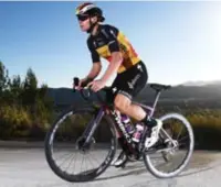  ?? IMAGES
FOTO GETTY ?? Lotte Kopecky gaat voor een derde driekleur op rij: “Dat shirt staat me goed. Dus ga ik er zondag alles aan doen.”