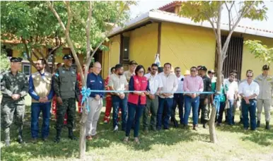  ?? ?? ALIANZA. Representa­ntes del Gobierno estadounid­ense y hondureño inauguran el proyecto.