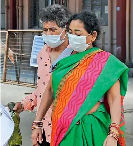  ?? — DEEPAK DESHPANDE ?? Woman infected with black fungus arrives at the Sarojini Eye Hospital in Hyderabad for testing on Saturday.
