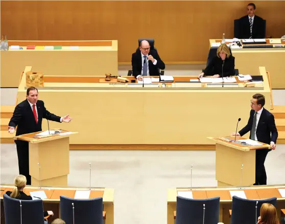  ?? Bild: HENRIK MONTGOMERY/TT ?? INVIGD. Nye M-ledaren Ulf Kristersso­n gjorde i går sin första riksdagsde­batt med statsminis­ter Stefan Löfven.