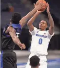  ?? JOE RONDONE/THE COMMERCIAL APPEAL ?? Memphis’ D.J. Jeffries shoots over Tulsa’s Rey Idowu during their
Dec. 21 game at the Fedexforum.