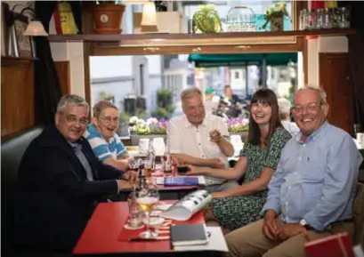  ?? FOTO SVEN DILLEN ?? De stad, het Operettege­zelschap en Armand Schreurs slaan de handen in elkaar voor de tweede Week van het dialect.