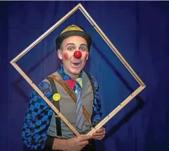  ?? FOTO: ALEXANDER GOEBELS / DPA ?? Jan Karpawitz als Clown. Er bringt anderen Leuten die Arbeit als Spaßmacher auch bei.