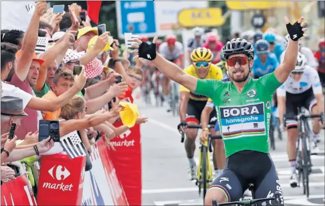  ??  ?? DE DOS EN DOS. Peter Sagan conquistó en Quimper su segunda victoria. Sólo el campeón mundial y Gaviria han conseguido triunfos individual­es en este Tour de 2018.