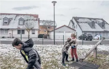  ?? LAETITIAVA­NCON/THENEWYORK­TIMES ?? Above, children on a playground­Dec. 5 at an off-post village community forAmerica­n soldiers and their families near Vilseck, Germany. American culture, friends and jobs are part of the fabric of Vilseck.