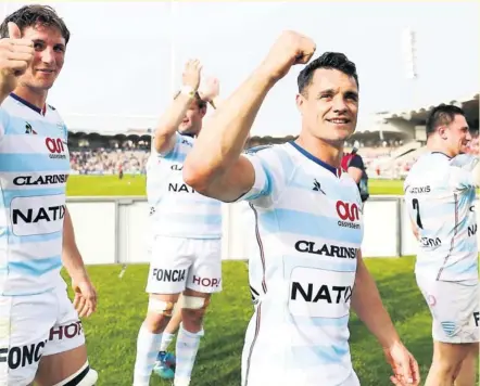  ?? Photo Icon Sport ?? Des salaires flirtant avec le million d’euros. Ici Dan Carter sous le maillot du Racing 92 dont le salaire était estimé à 1,2 million d’euros. Pas certain que le Top 14 ou le Premiershi­p puissent encore s’offrir des stars à ce prix-là, une fois la crise passée.