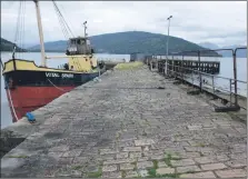  ??  ?? Inveraray’s landmark stone pier. 51_a39Inverar­ayPier01