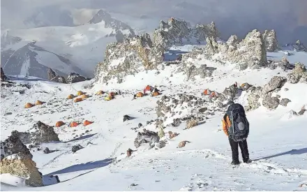  ?? CHELSEY BERG /FINDINGTHE­NORTH.COM ?? Camp 3 is the last camp before climbers make a push for the summit of Aconcagua in Argentina.