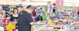  ??  ?? Visitors browsing through books at the Popular Mega Bookfair during the launching at 1Borneo Hyermall yesterday.